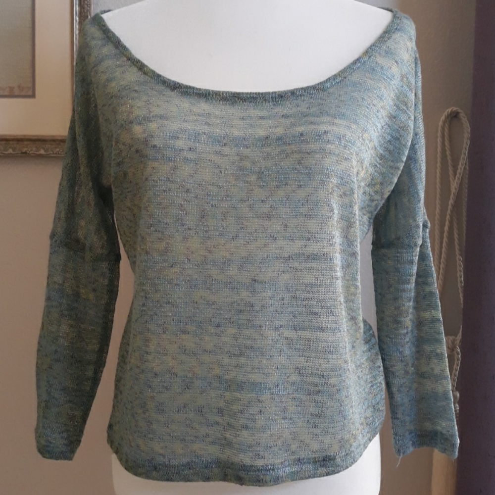 🥳CLEARANCE! $4 w/ a bundle!🥳Sheer sparkly quarter sleeve sweater